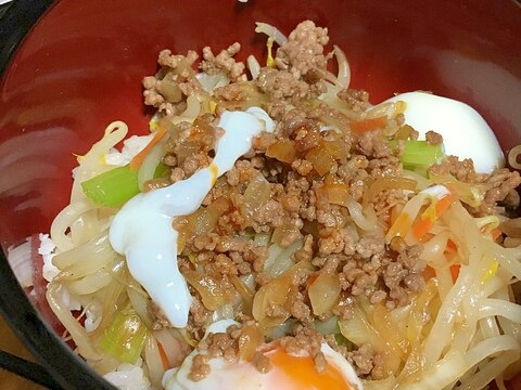 簡単そぼろでビビンバ丼